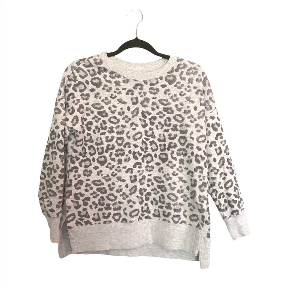GreenTea Small Gray Leopard Animal Print Split Hem Pullover Casual Sweater